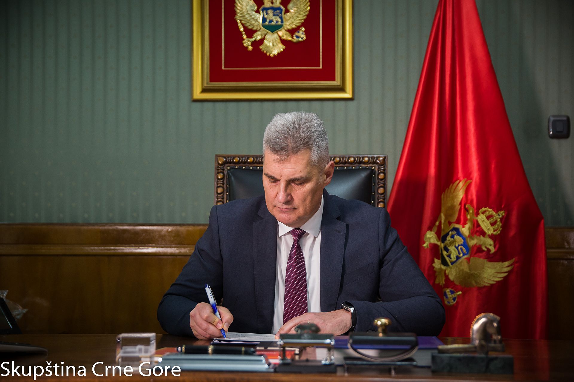 Brajović potpisao Odluku o osnivanju Informaciono-dokumentacionog centra Crna Gora