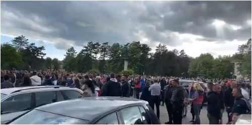 Pristalice SPC se okupile u Nikšiću, došli i funkcioneri DF-a