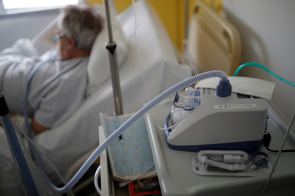 Francuska: Broj pacijenata na respiratoru opao za više od trećine