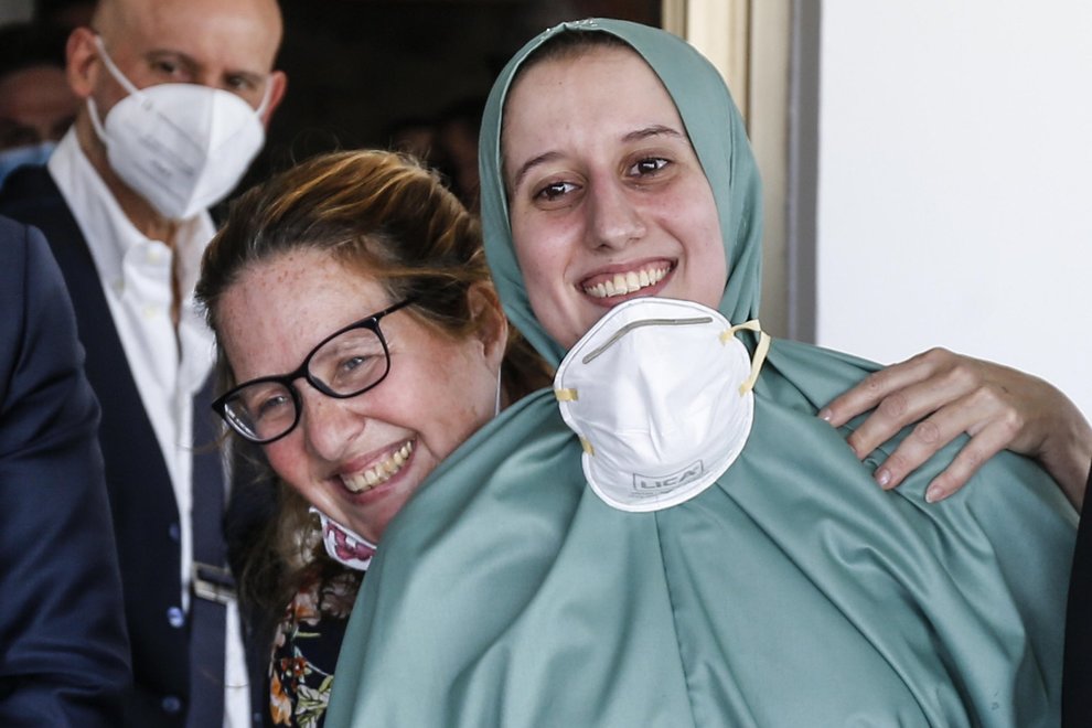 “Sada se zovem Aiša i spontano sam odabrala prelazak u islam”: Silvija Romano kidnapovana u Keniji, vratila se u Italiju…