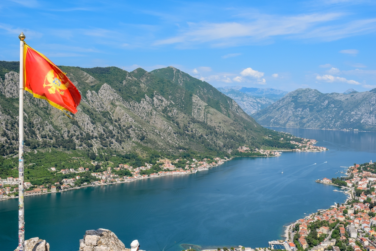 DPS Kotor: Isticanjem zastave koja nije zvanična negira se država i vrijeđaju građani