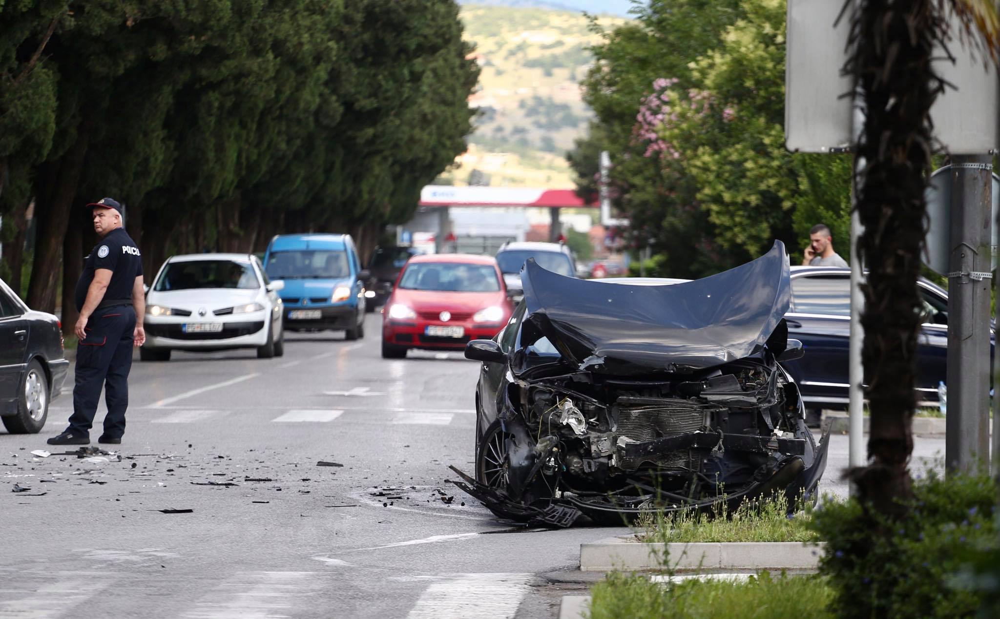 (FOTO)Prošao kroz crveno i izazvao udes: Saobraćajna nezgoda u centru Podgorice, povrijeđena jedna osoba