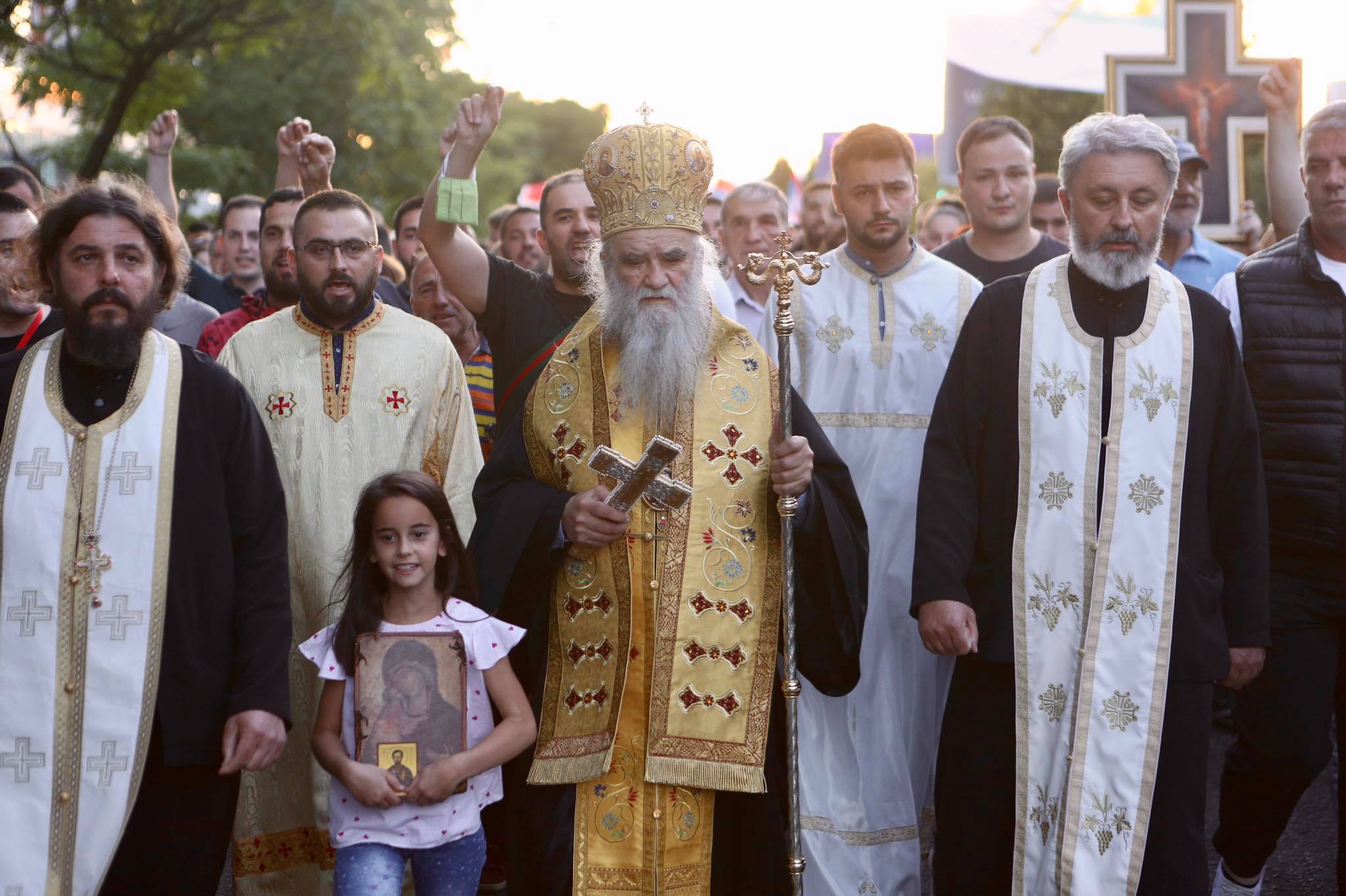 FOTO – Održane litije, Amfilohije i djevojčica sa ikonom na čelu kolone: U Podgorici nisu poštovane mjere NKT-a
