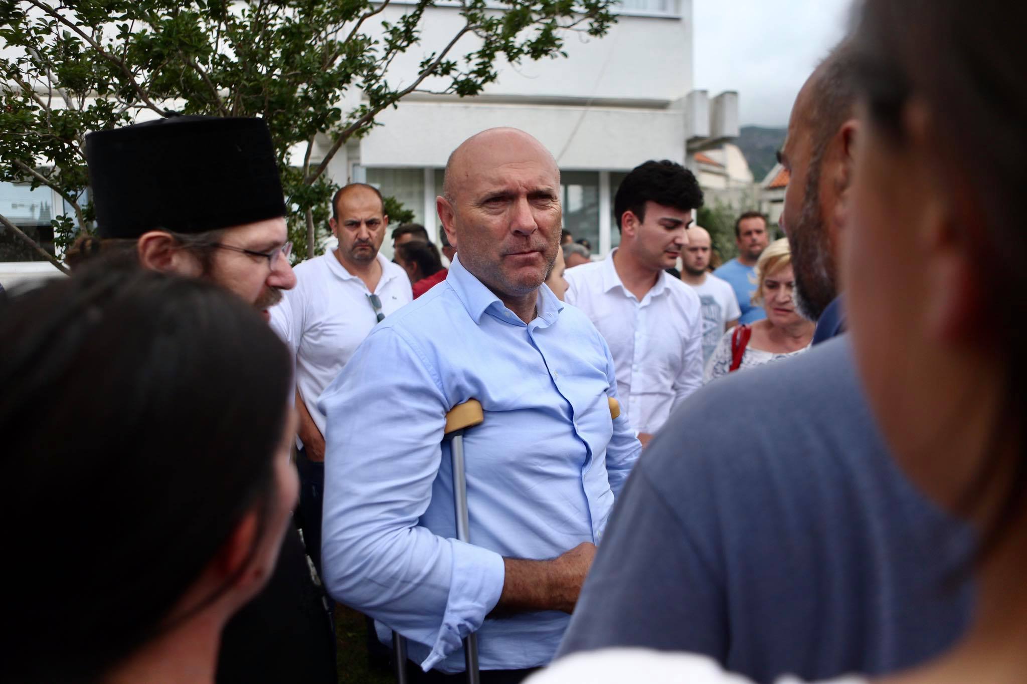 Carević najavio litije u Budvi: Uz nas je i crkva