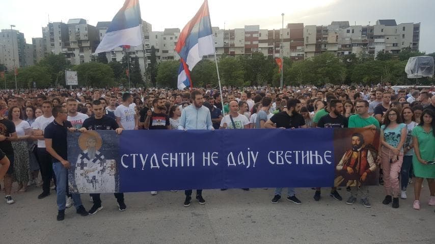 Moleban u Hramu, građani se okupili na platou