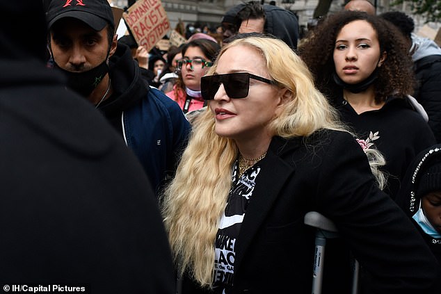 Madona na protestima u Londonu