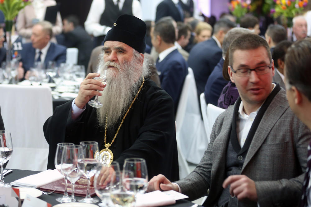 UBNOR: DF, Demokrate i URA sa tatom Ristom rovare po Crnoj Gori