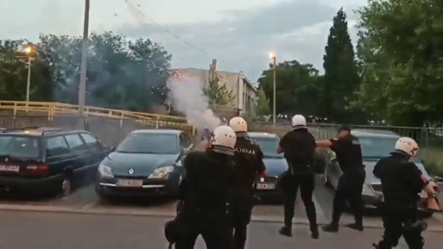 Haos u Podgorici: Policija upotrijebila suzavac, privedeno 18 osoba, među njima Marna Joćić, Milun Zogović…