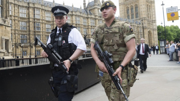 Britanski policajci napadnuti tokom rastjerivanja ilegalne noćne zabave