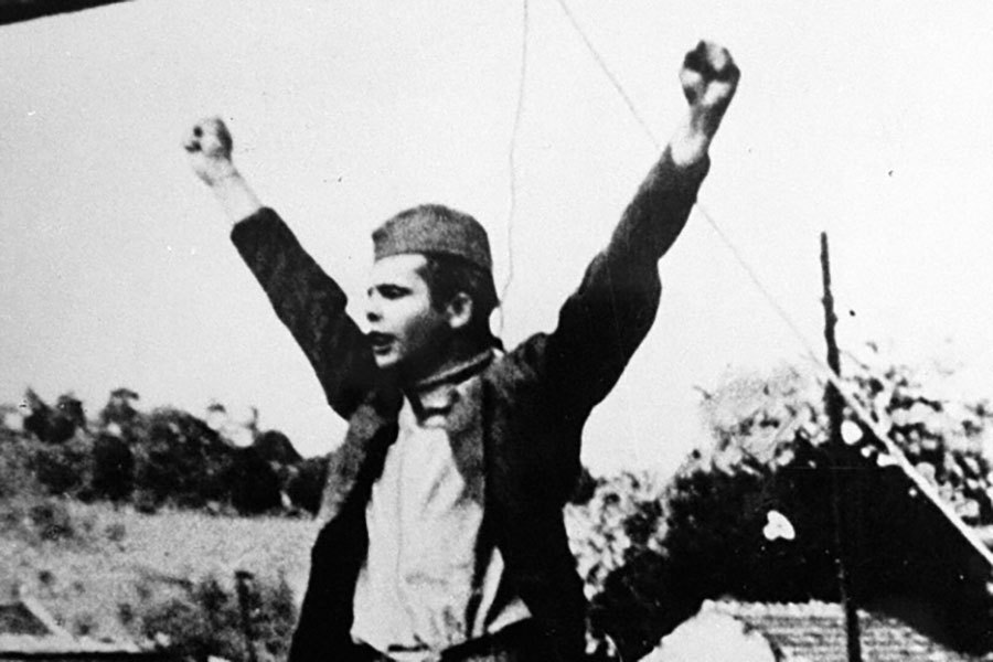Sam je sebi stavio omču oko vrata – kako je nastala fotografija upamćena kao simbol borbe protiv fašizma