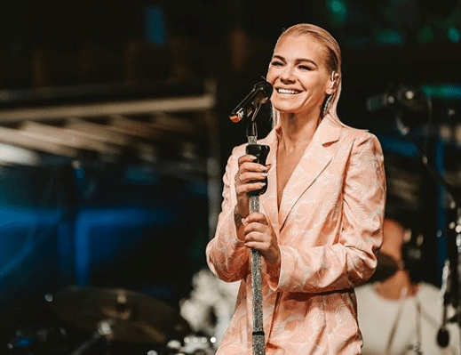 Nataša Bekvalac ne izlazi na scenu bez viskija
