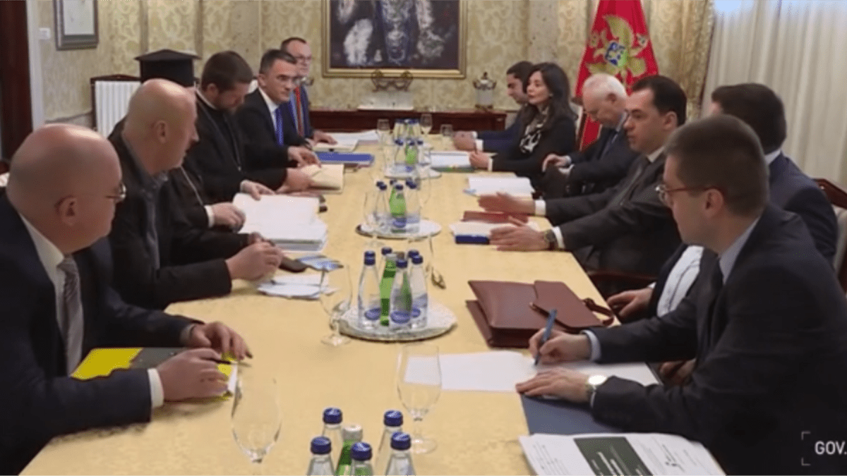 Da li je došlo do zaokreta u nastupu SPC prema Vladi: Advokat Marković neformalni pregovarač MCP