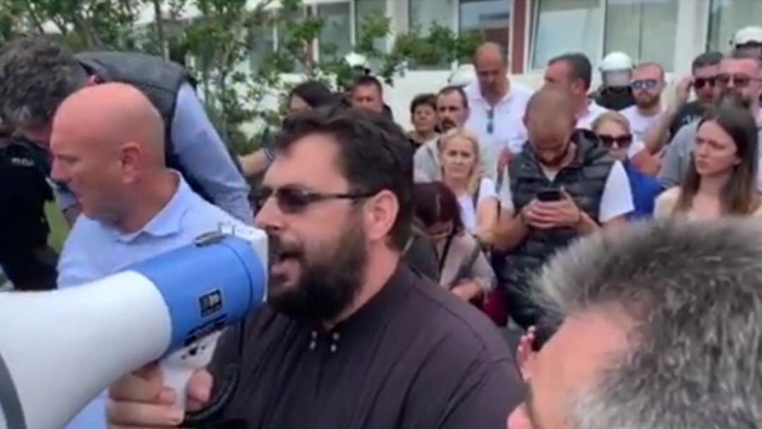 DPS: Sveštenici SPC u ulozi predvodnika nasilne pobune u Budvi