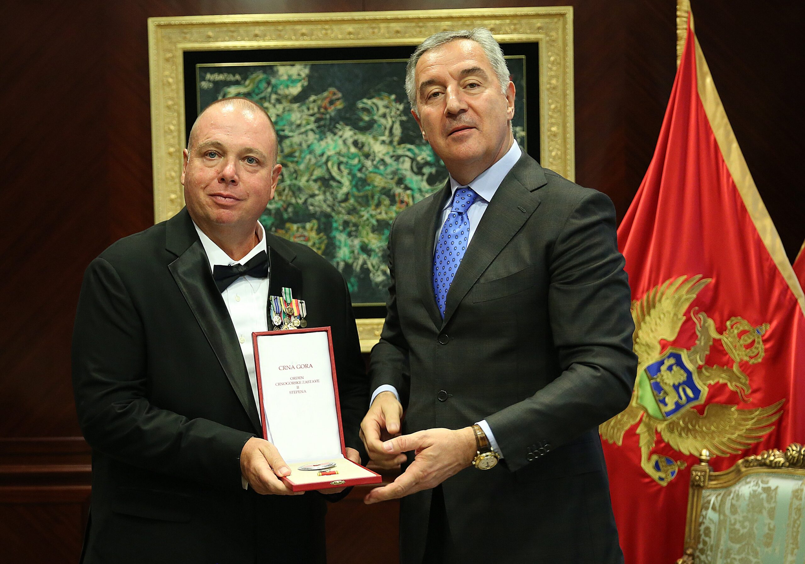 Predsjednik Đukanović uručio orden crnogorske zastave pravnom savjetniku u Ambasadi SAD-a