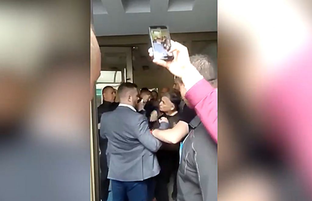 VIDEO: Sukob u DS, Lečić u klinču s pristalicama Lutovca