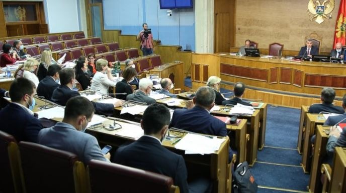 Poslanici DF napustili sjednicu Parlamenta zbog dešavanja u Budvi; DPS, sjutra sjednica odbora za bezbijednost