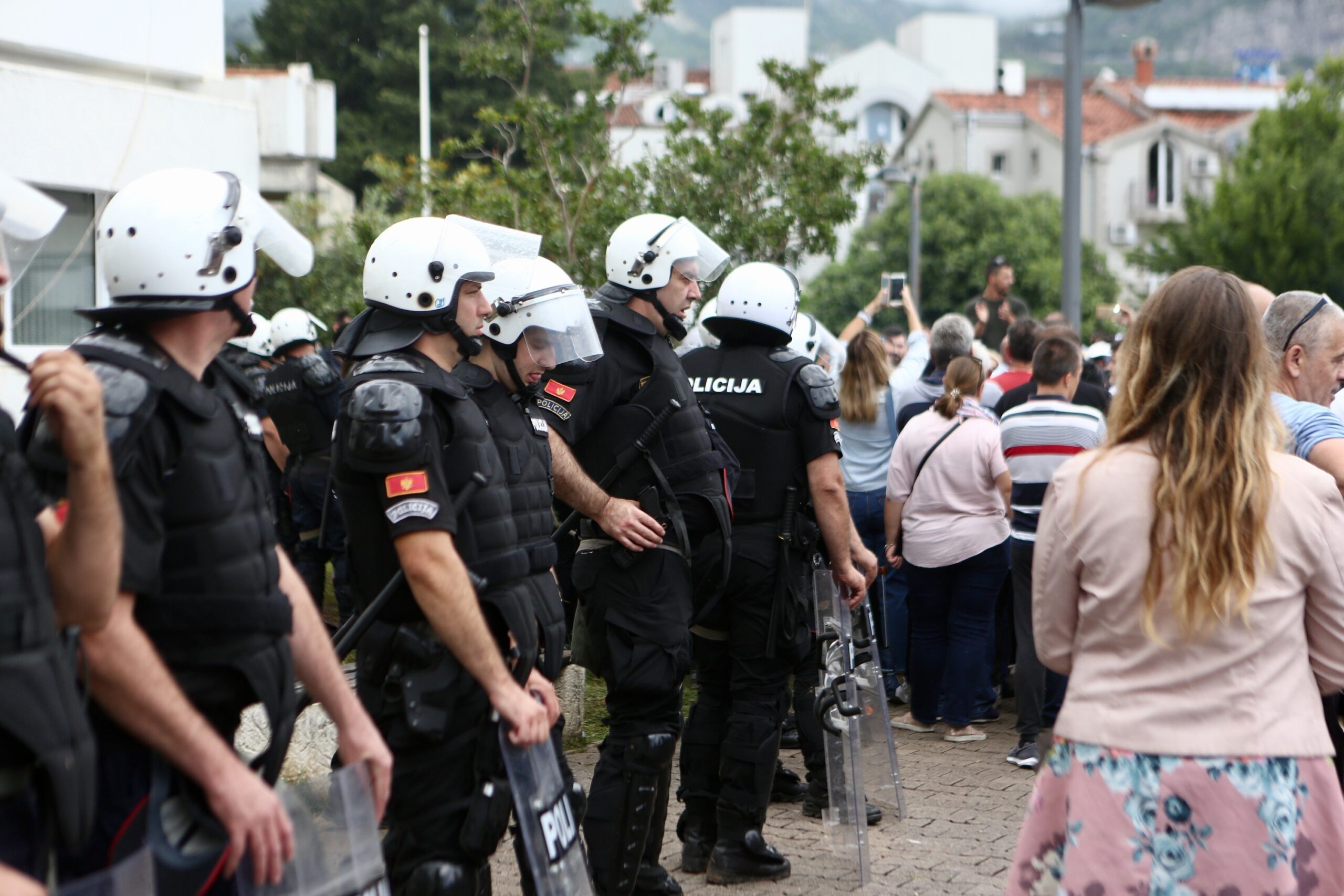 Milačić poručio policiji u Budvi: Ili skinite brojanice ili uniforme
