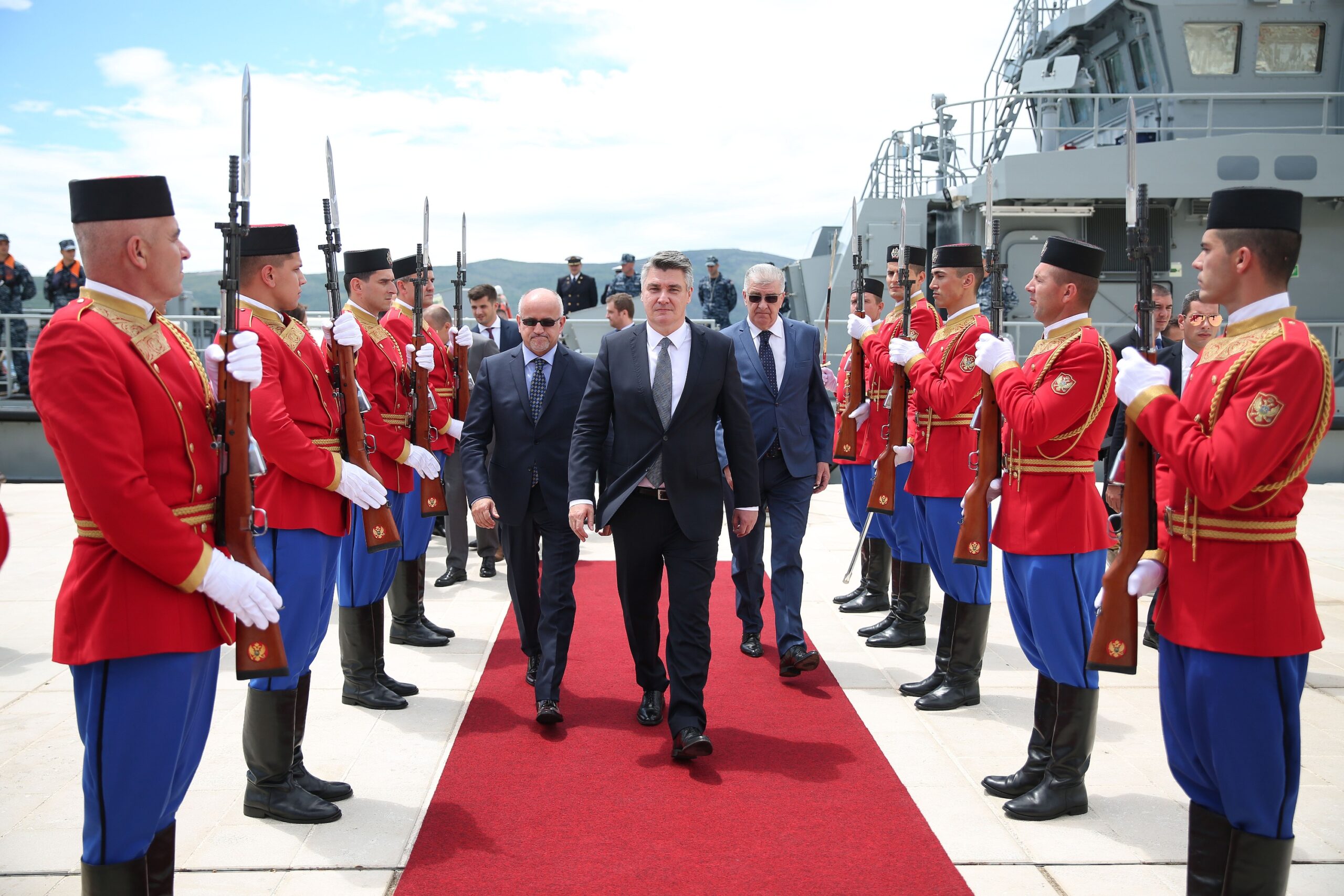 Milanović stigao u Crnu Goru, Cetinjem se vijore crnogorske i hrvatske zastave