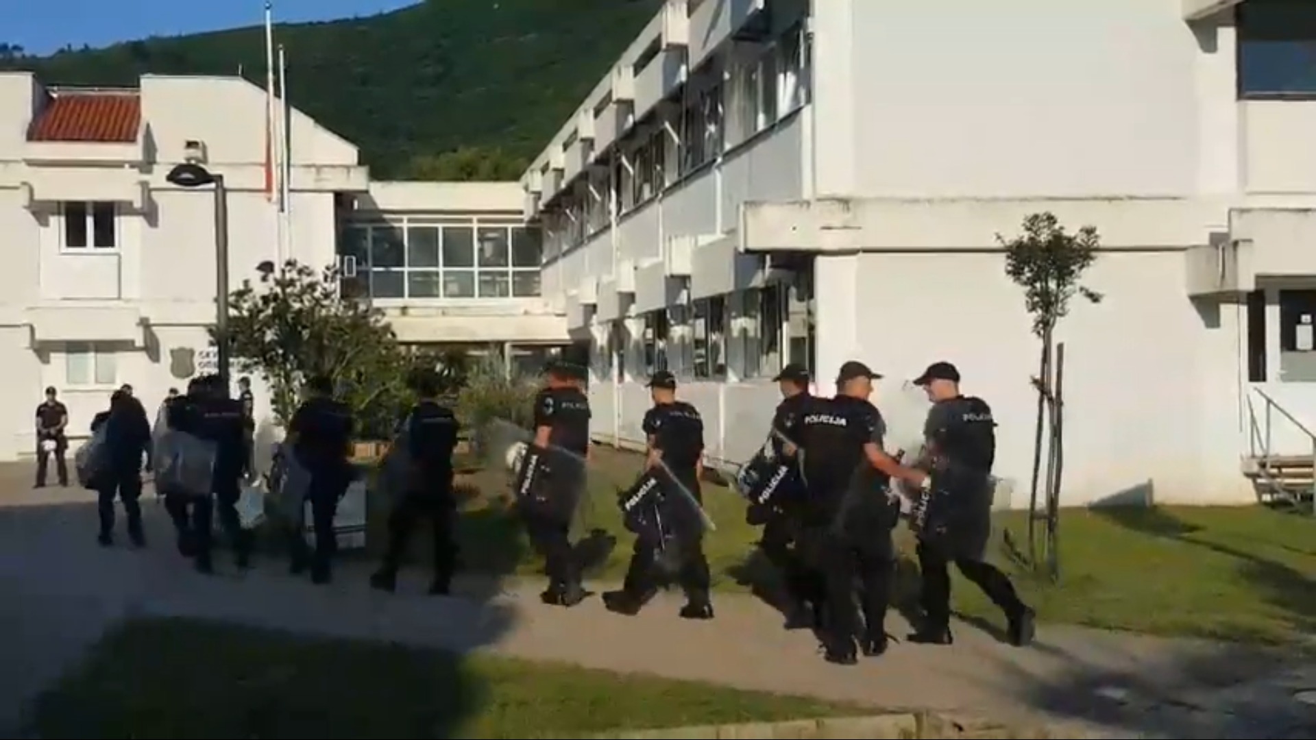 SDT izuzima dokumentaciju iz Opštine Budva, ispred stigao i Carević