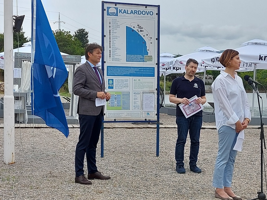 Prva Plava zastavica u Crnoj Gori zavijorila se danas na “Kalardovu”