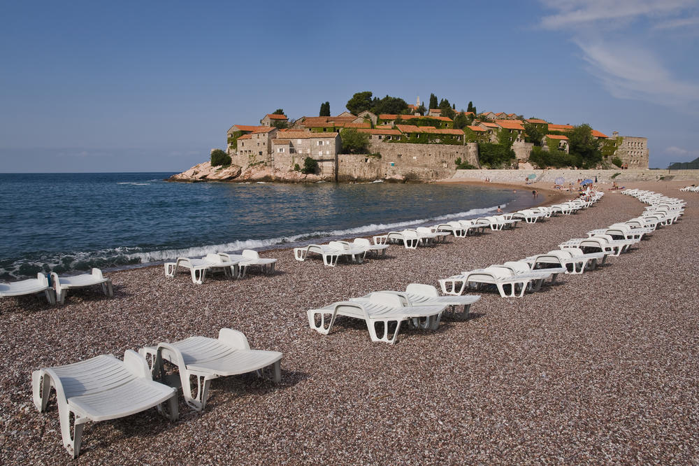 Na budvanskoj plaži pronađena granata