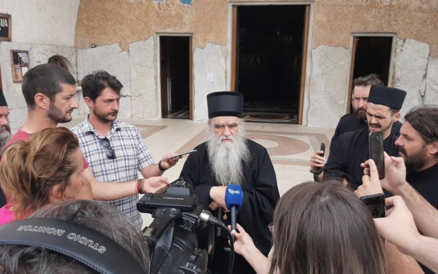 Amfilohije: Sveštenici privedeni iz političkih razloga, žele da zastraše vjernike