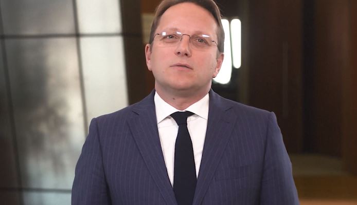 Varhelji: Vlast i SPC moraju pronaći obostrano prihvatljivo rješenje