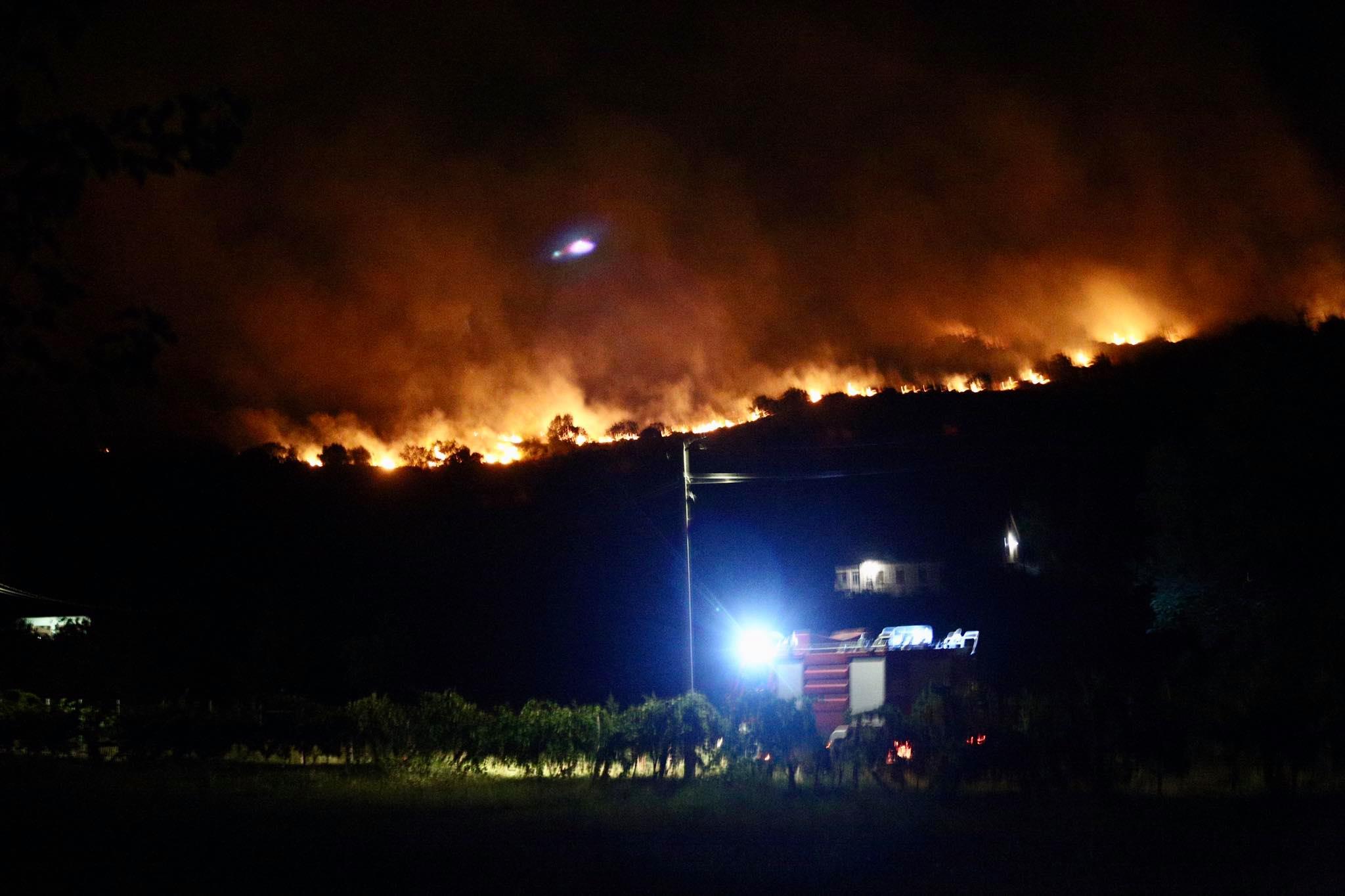 I dalje aktivan požar na Veljem brdu (FOTO/VIDEO)