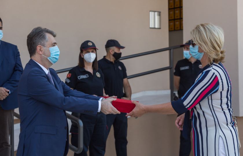 Nuhodžić uručio ključeve stanova pripadnicima bezbjednosnih struktura Nikšića