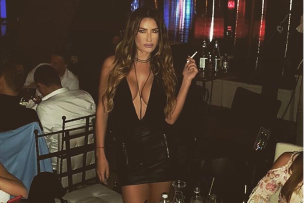 IVANA SINDI u petoj deceniji izgleda BRUTALNO! (FOTO)