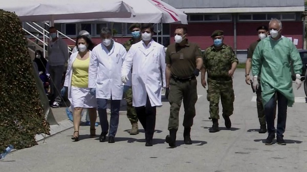 Vulin posjetio bolnicu u Novom Pazaru, a prije devet dana saopšteno da je zaražen koronom