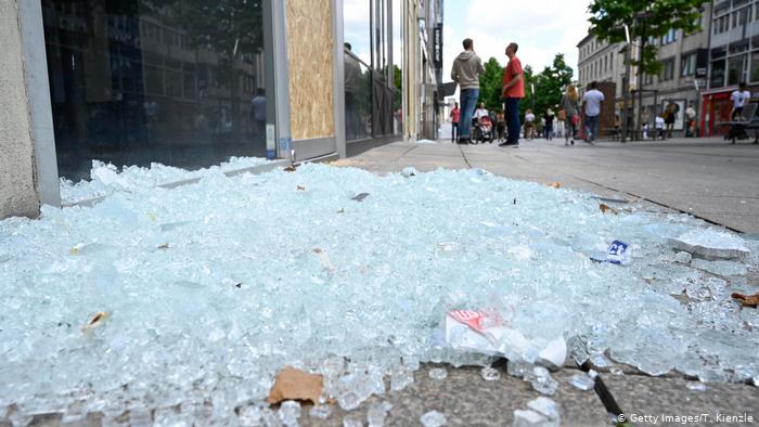 Njemačka: Nasilje na ulicama, mladi se tuku sa policijom, među njima i Balkanci