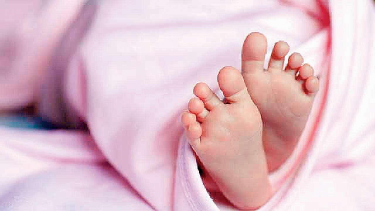 Majka zbog LJUBAVNIKA, ostavila trogodišnju kćerku SAMU, osam dana, dijete UMRLO OD GLADI!