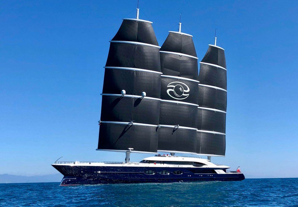 (VIDEO)”Crni biser” uplovio u marinu Porto Montenegro, NAUTIČKO ČUDO RUSKOG MILIJARDERA, a evo ko je ON!