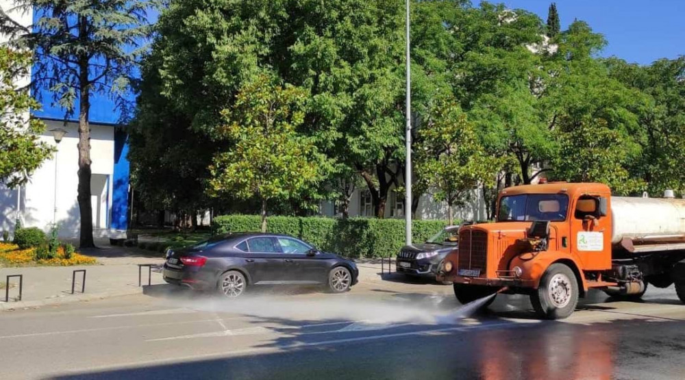 Ekipe Čistoće svakodnevno dezinfikuju javne površine u Podgorici