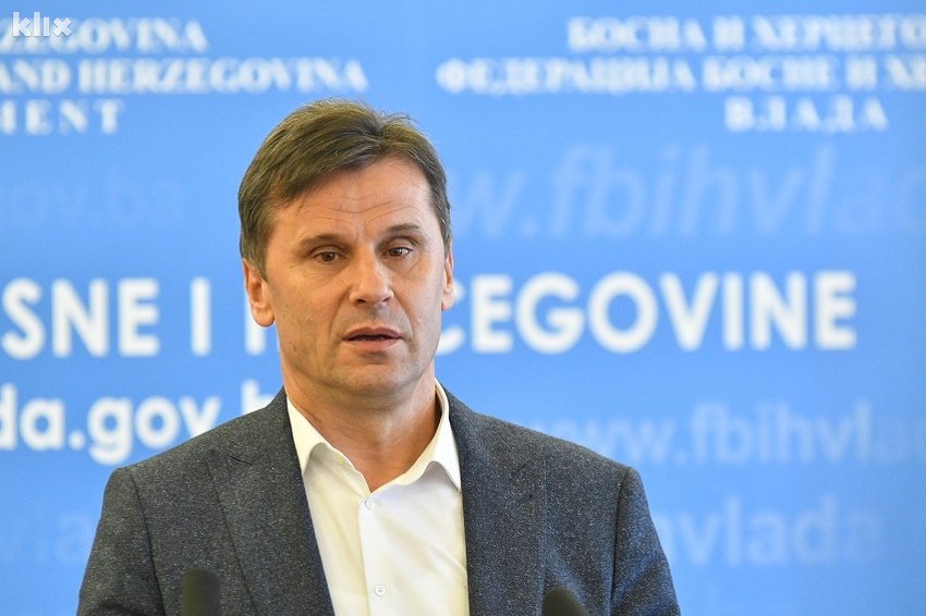 Premijer BiH Fadil Novalić u bolnici na kiseoniku nakon naglog pogoršanja stanja
