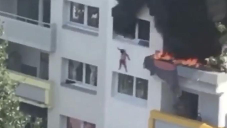 Dva dječaka skočila sa prozora stana koji gori, uhvatili ih prolaznici