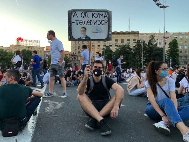 Protest u Beogradu sedmi dan zaredom, manje demonstranata nego prethodnih dana