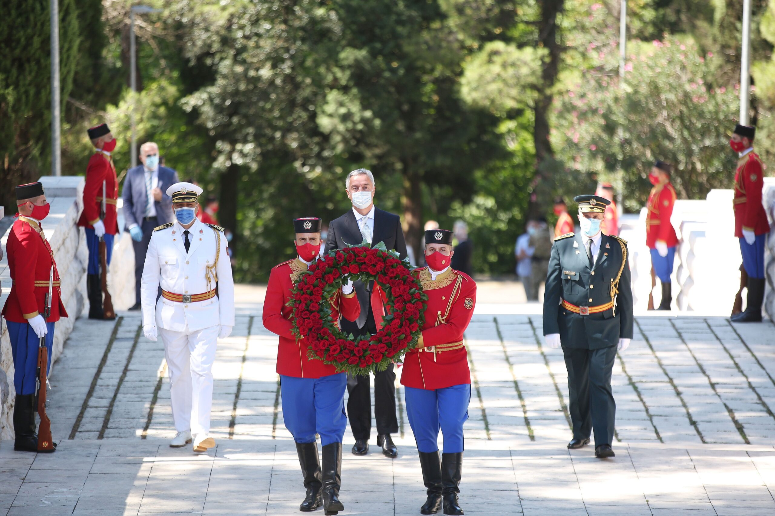 Đukanović položio vijenac na spomenik Partizanu borcu na Gorici