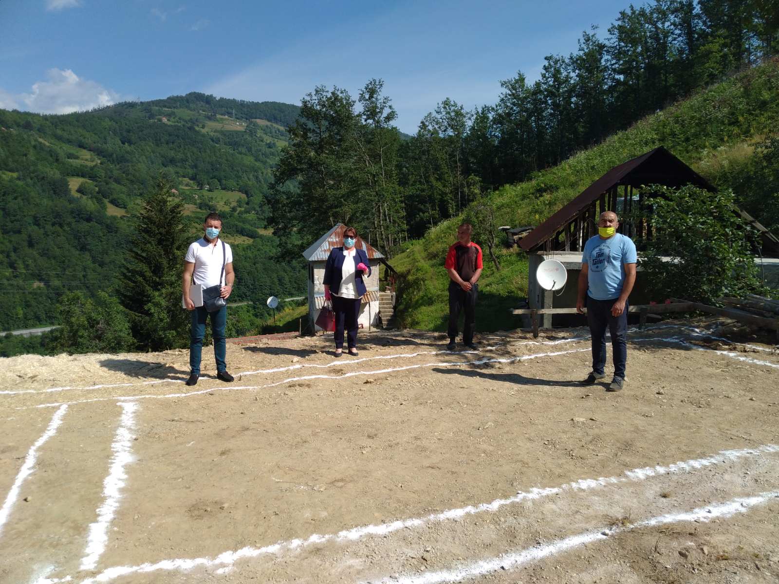 Predstavnici Centra za socijalni rad obišli porodicu kojoj je u požaru izgorjela kuća