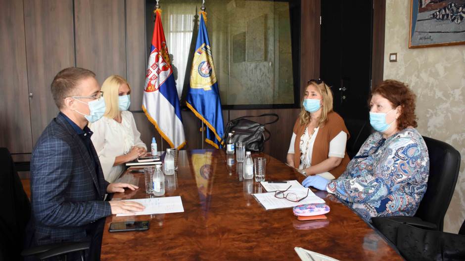 Stefanović se izvinio zbog napada policajca na dječaka u Novom Sadu