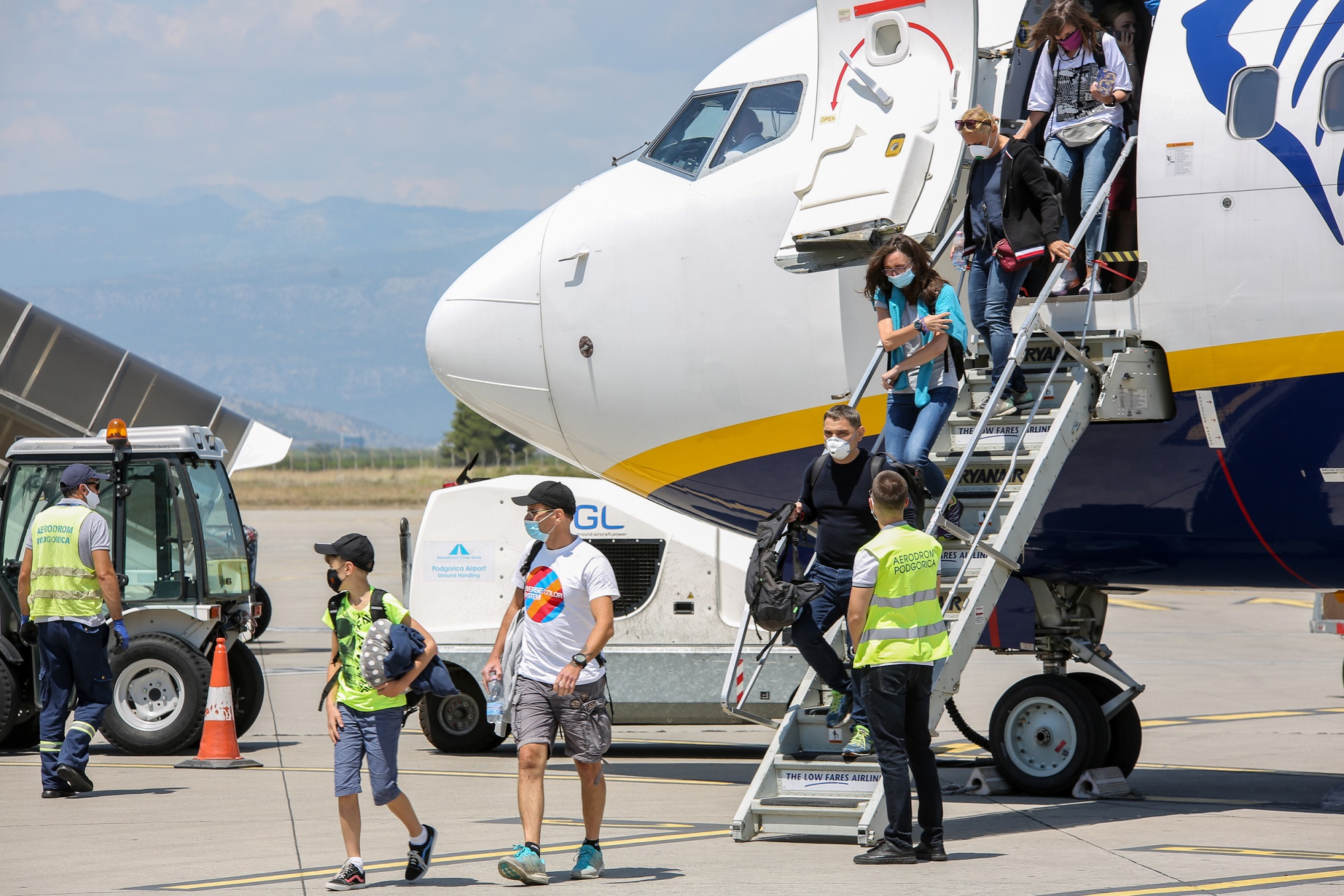 Na Aerodrom Podgorica sletio prvi avion Ryanair-a (FOTO)