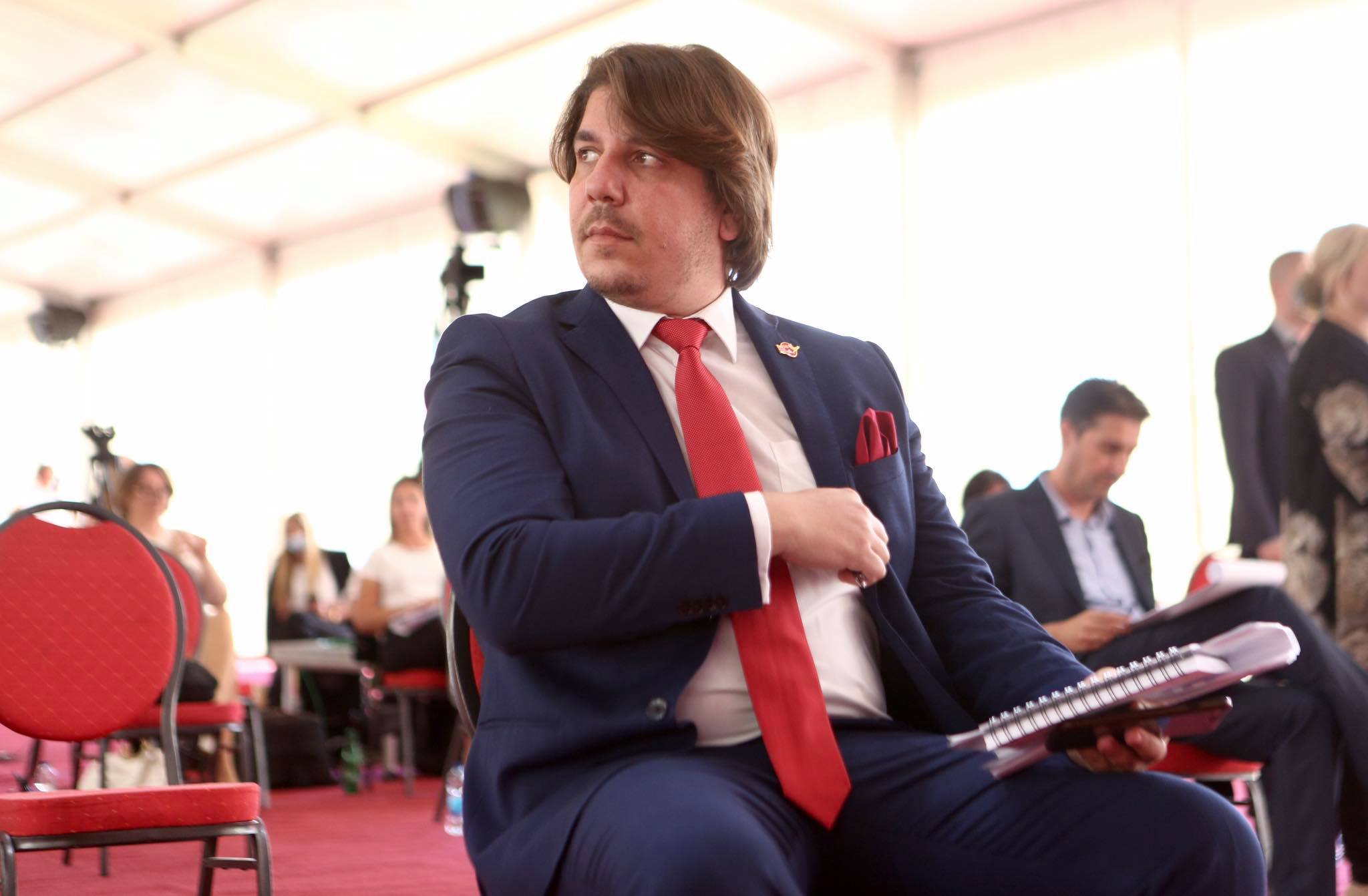 Radović bespravno izgradio dva sprata i potkrovlje u Petrovcu