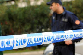 Podgorička policija uhapsila djevojku koja je uz prijetnju nožem i špricem počinila krađu