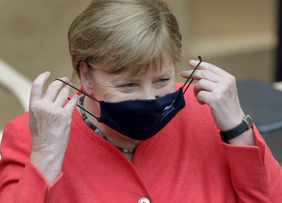 Angela Merkel prvi put u javnosti sa maskom