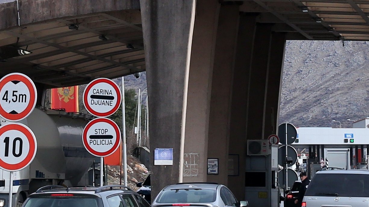 Uhapšen njemački državljanin, kazao da se šalio kad je rekao da je na granici stavio novac u pasoš