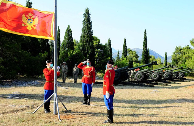 Izvršena počasna paljba povodom Dana državnosti Crne Gore