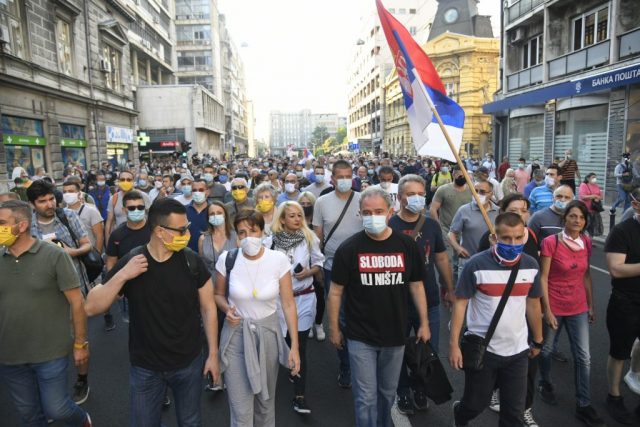 Njujork tajms: Nasilan odgovor srpskim demonstrantima na prvim neredima u Evropi