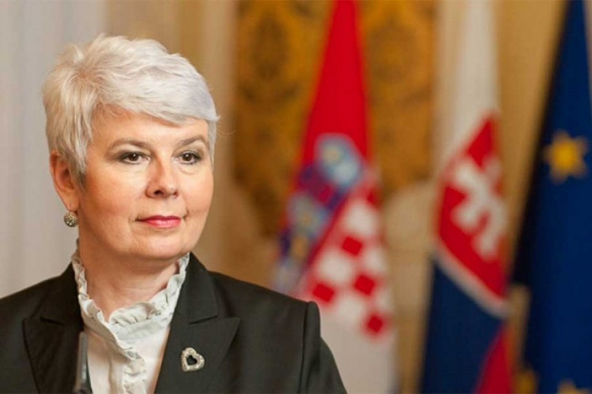 Kosor: Očuh mi se sa kao djevojčici uvukao u krevet