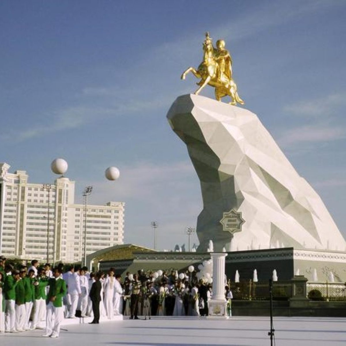 Turkmenistan i dalje negira koronavirus, preporučuje maske ali zbog prašine!?